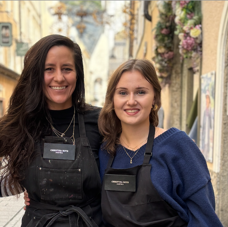 3 handwerkerinnen, christina roth mit ihren lehrlingen