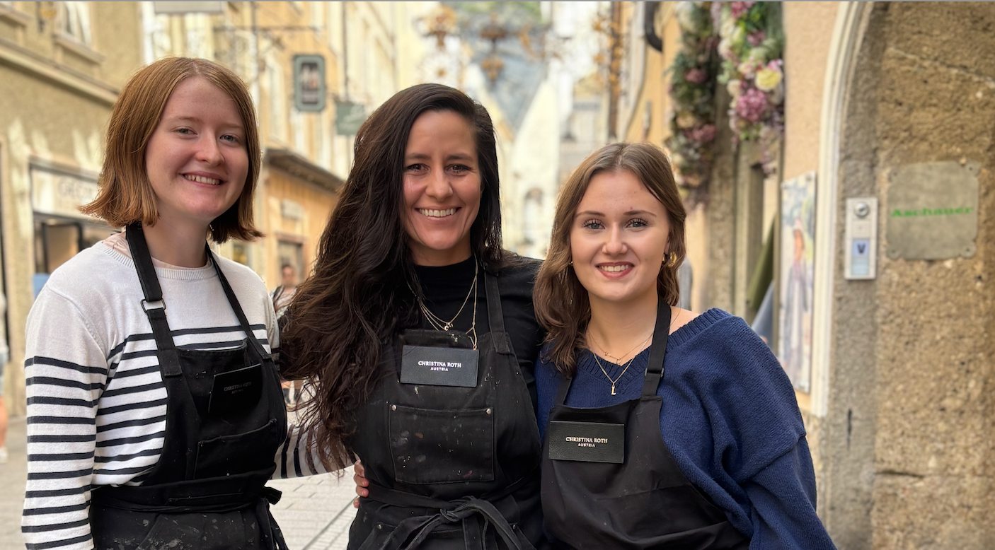 3 handwerkerinnen, christina roth mit ihren lehrlingen